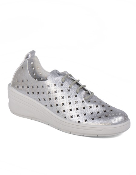 Zapato de cuña color plata