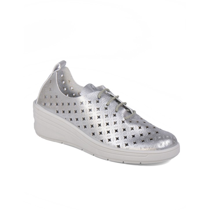 Zapato de cuña color plata