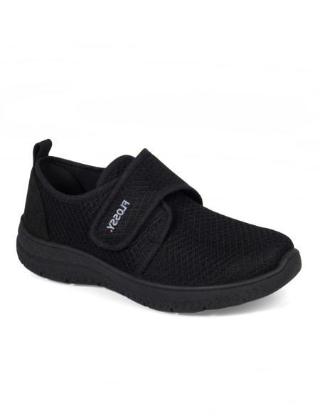 Zapatillas color negro con velcro