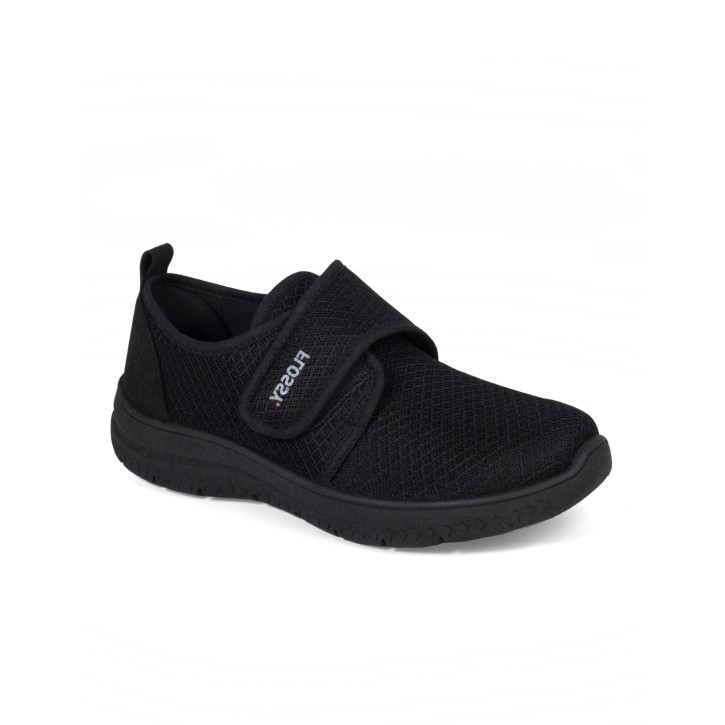 Zapatillas color negro con velcro