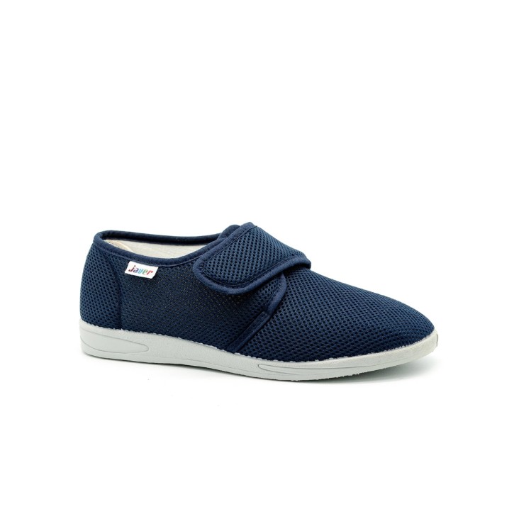 Zapatos con cierre de velcro y diseño picado