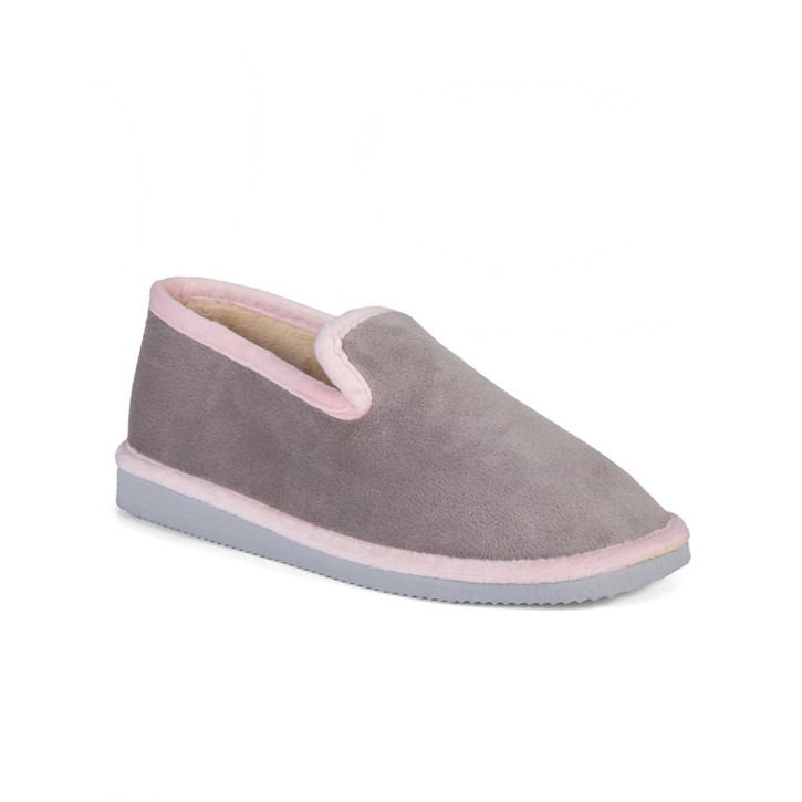 Zapatillas de casa cerradas en color niebla con...